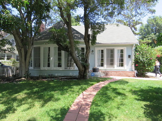 HELENS HOUSE-LA 824 N Melrose Hill