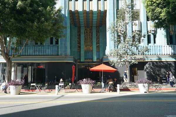 LA 849. S BROADWAY