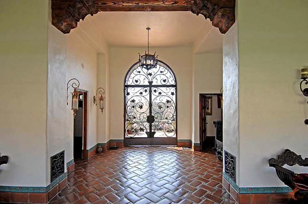 Villa 23 Entry-900