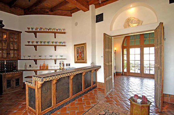Villa 27 Tap Room-900
