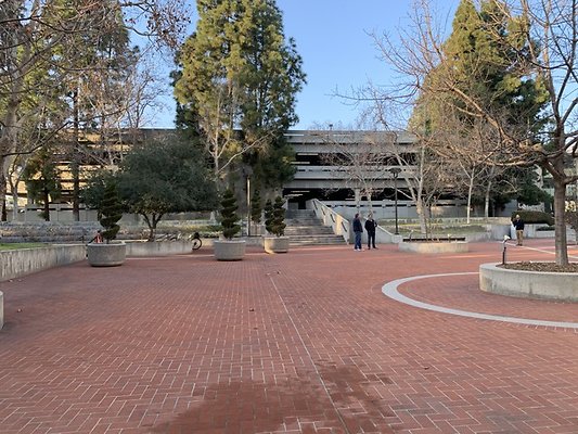 EXT PD AND COURTHOUSE -GLEN 613 W 5th St EXT COURTHOUSE