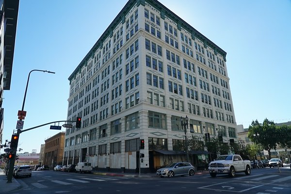 LA 400 S. MAIN ST